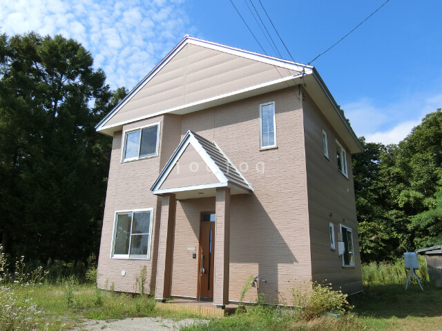 東山町１２１番　貸家の建物外観