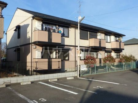 小平市回田町のアパートの建物外観