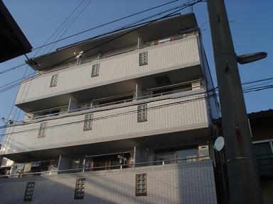 京都市中京区聚楽廻松下町のマンションの建物外観