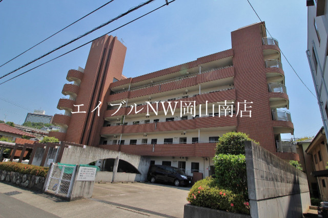 岡山市中区門田本町のマンションの建物外観