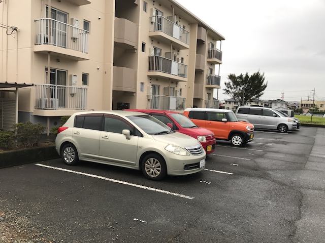 【サンハイツ大岡の駐車場】