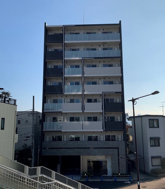 【新宿区中落合のマンションの建物外観】