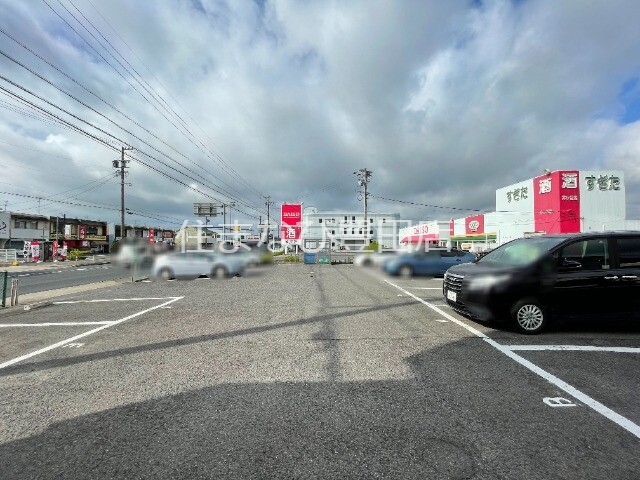 【刈谷市井ケ谷町のマンションの駐車場】