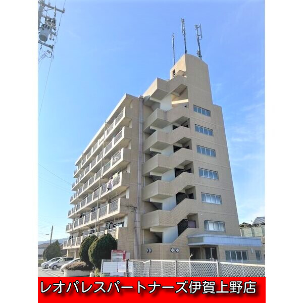 伊賀市上野徳居町のマンションの建物外観