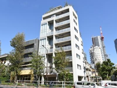 港区南青山のマンションの建物外観