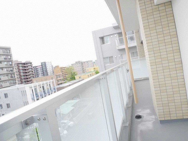 【札幌市中央区南十七条西のマンションのバルコニー】