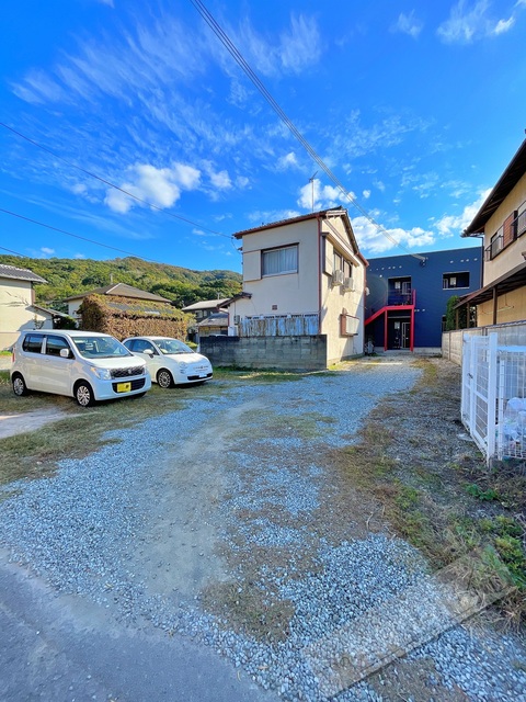 【和歌山市三葛のアパートの駐車場】