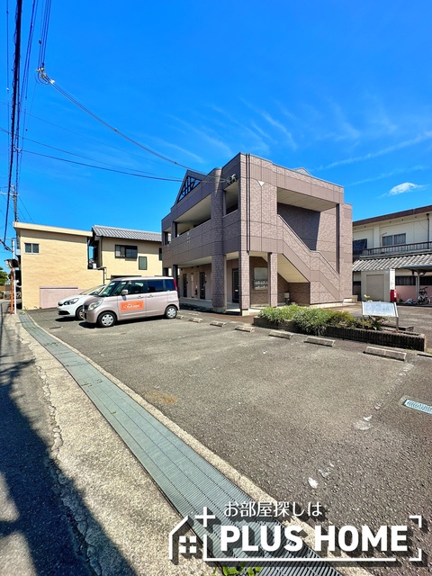 【和歌山市弘西のアパートの駐車場】