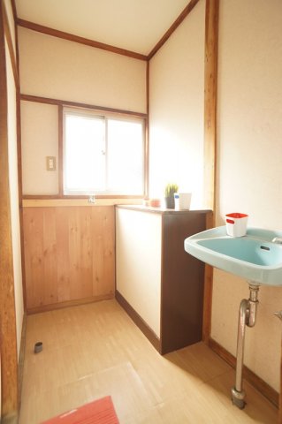 洗面設備　朝の身支度はこちらで済ませましょう。