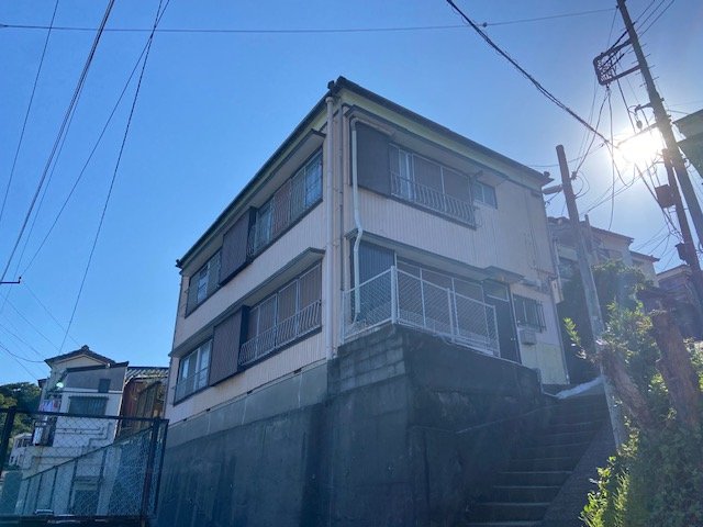 建物外観　高台に立地していて前面に建物がないのは嬉しいです。