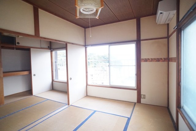 居室・リビング　キッチンと隣接している４帖の和室はリビングに如何でしょうか。