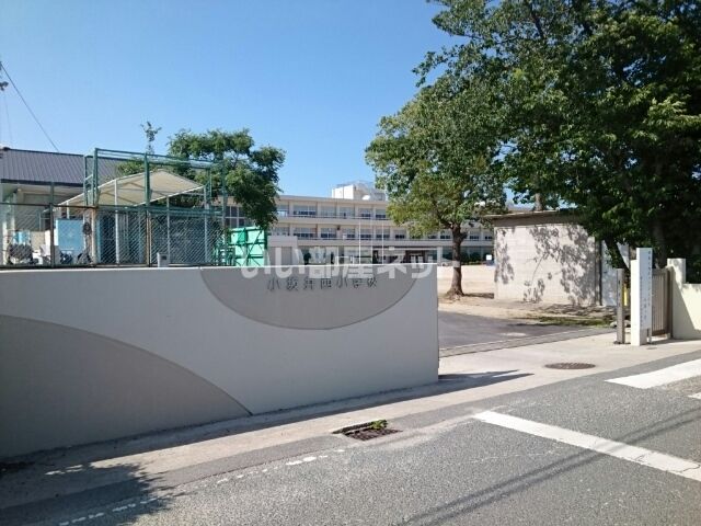 小学校　豊川市立小坂井西小学校（小学校）まで216m