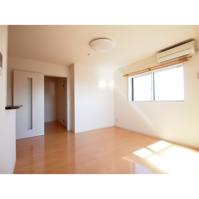 居室・リビング　陽当りの良い明るいリビング