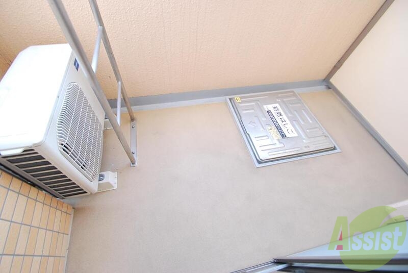 バルコニー　単身さんには十分なベランダ。日当たり、風通し共に良好です。