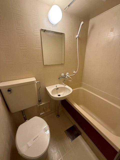 バス・シャワールーム　バスルームは洗面台・トイレ付きの3点ユニットです♪お風呂に浸