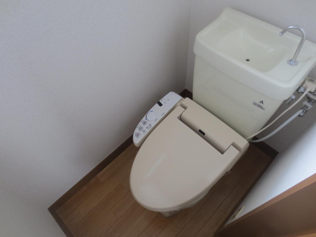 トイレ　トイレ・窓・ウォシュレット付き