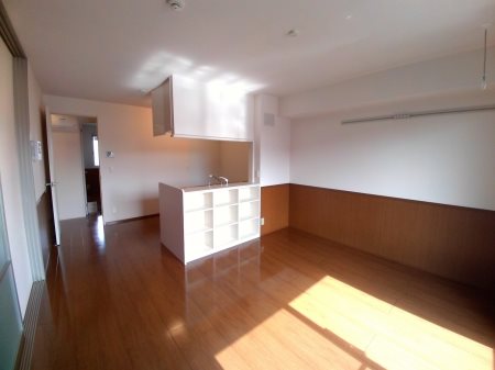 居室・リビング　南向きの明るいリビングです。