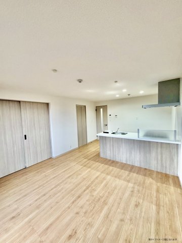 居室・リビング　同施工会社の類似物件の写真です。 ※同シリーズ別物件の写真