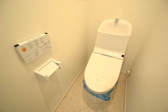 トイレ　4万円の物件とは思えないトイレスペース。