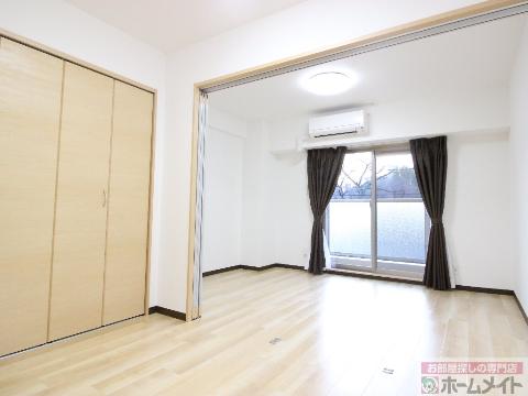 居室・リビング　室内