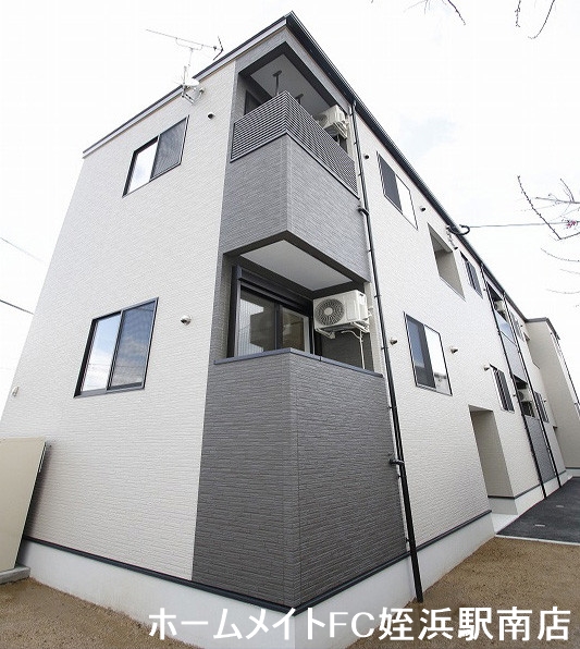 建物外観　★人気のメゾネットタイプ！駅も徒歩圏内★