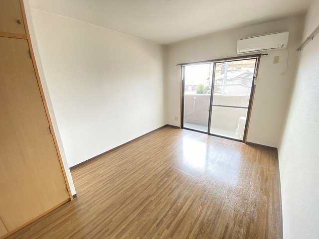 居室・リビング　別号室の写真です