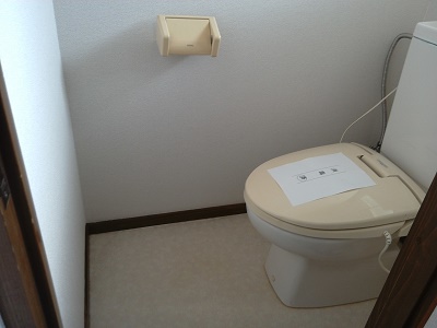 トイレ　窓付の明るいトイレ