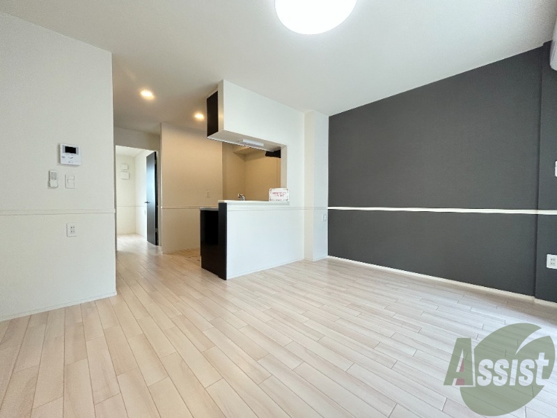 居室・リビング　１１．７帖のＬＤＫです。広々としてきれいですね。