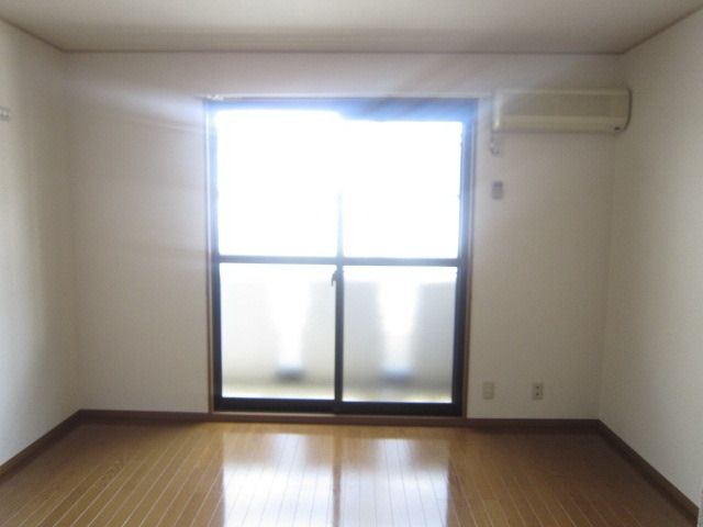 居室・リビング　★明るいお部屋です。★