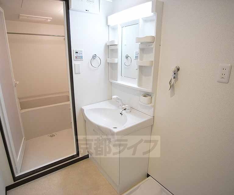 洗面設備　独立洗面台も完備です。