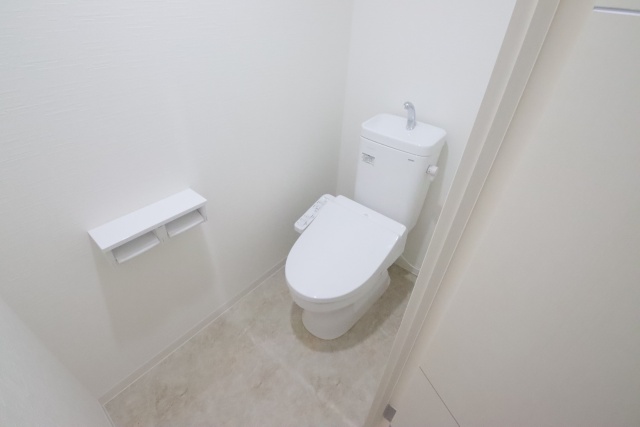 トイレ　※別室の参考写真の為、現況優先です。