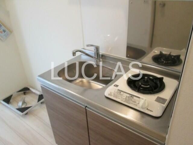 キッチン　コンパクトながらも利便性は良好♪収納付！