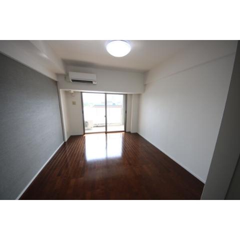 居室・リビング　室内