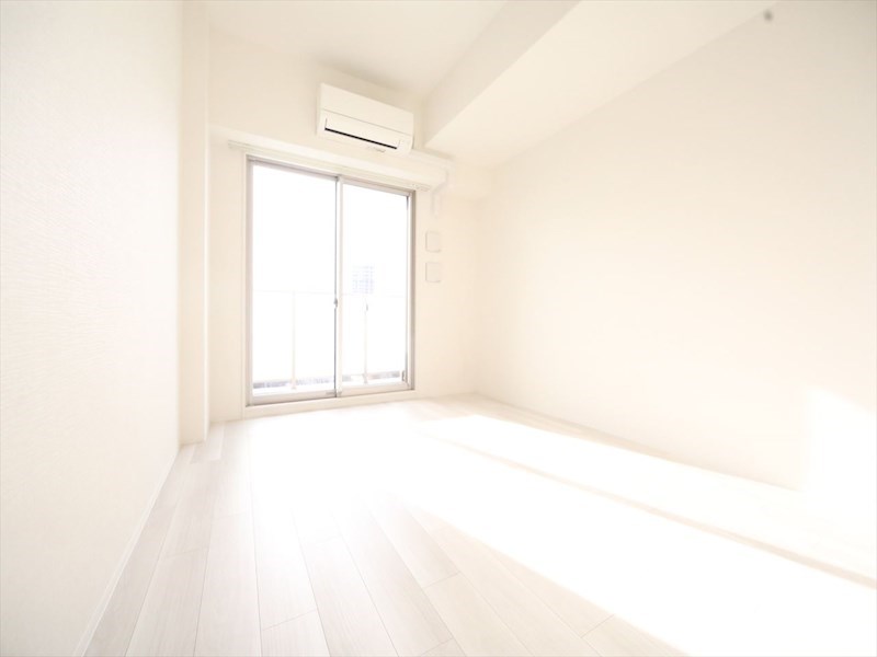 バルコニー　洋室7.8帖　エアコン完備　バルコニー