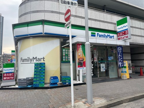 コンビニ　ファミリーマート 名古屋栄一丁目店（コンビニ）まで206m