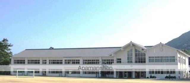 小学校　さぬき市立津田小学校（小学校）まで1033m