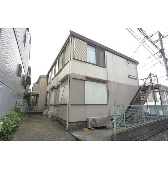 建物外観　軽量鉄骨造りの建物です