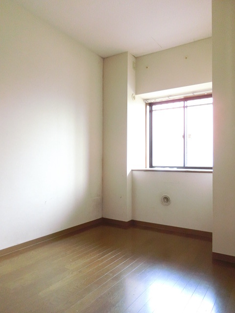 居室・リビング　お子様部屋にぴったりのお部屋ですね。