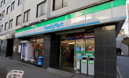 コンビニ　ファミリーマート 新今宮駅前店（コンビニ）まで295m