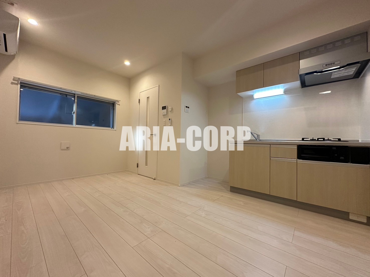 居室・リビング　白基調の清潔感あるリビングスペース♪