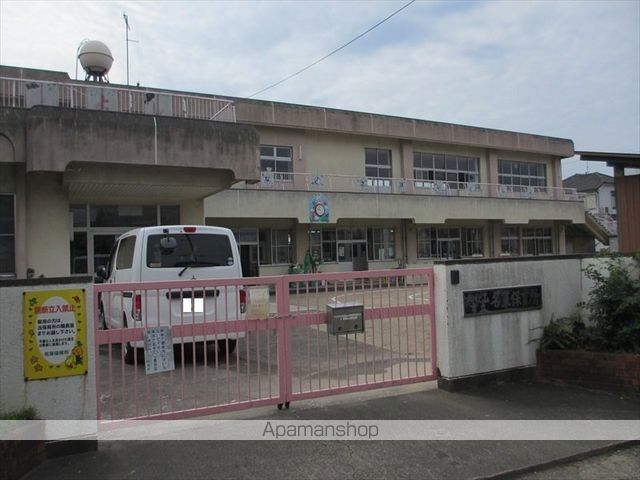 幼稚園・保育園　名草保育所（幼稚園・保育園）まで322m