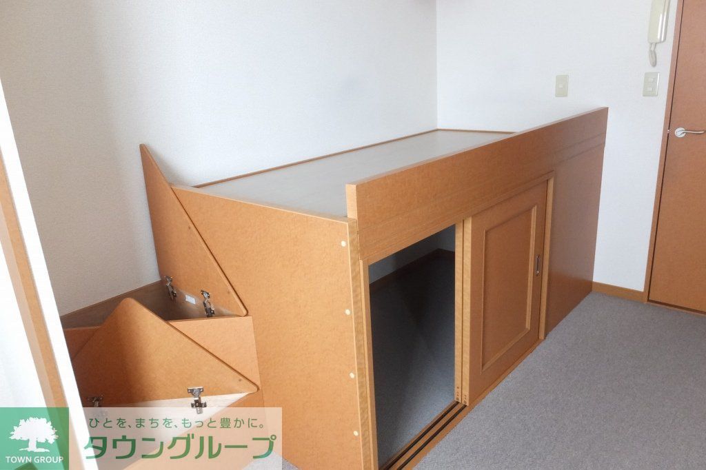 その他部屋・スペース　ベット下大型収納付き