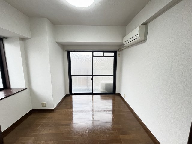 その他部屋・スペース　開放的な寝室です
