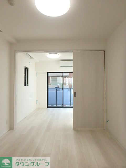 居室・リビング　同物件別部屋写真