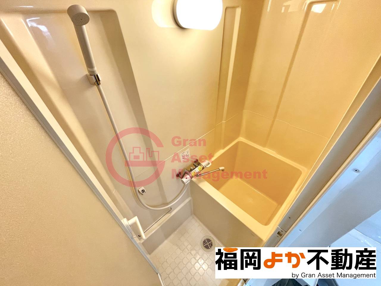 バス・シャワールーム　【303号室実写真】落ち着いた空間のお風呂です