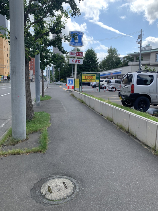 コンビニ　ローソン札幌南7条西店（コンビニ）まで130m