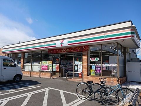 コンビニ　セブンイレブン（コンビニ）まで1300m