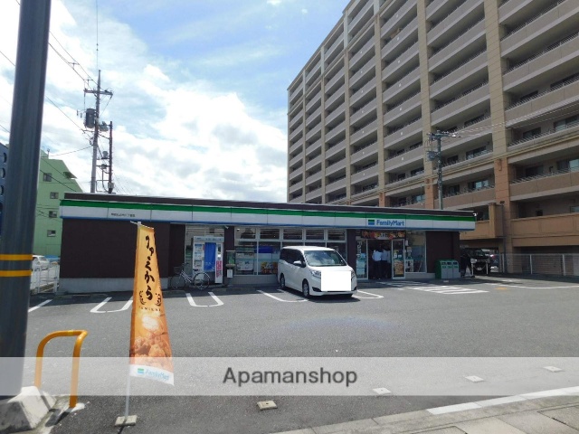 コンビニ　ファミリーマート甲府丸の内三丁目店（コンビニ）まで734m