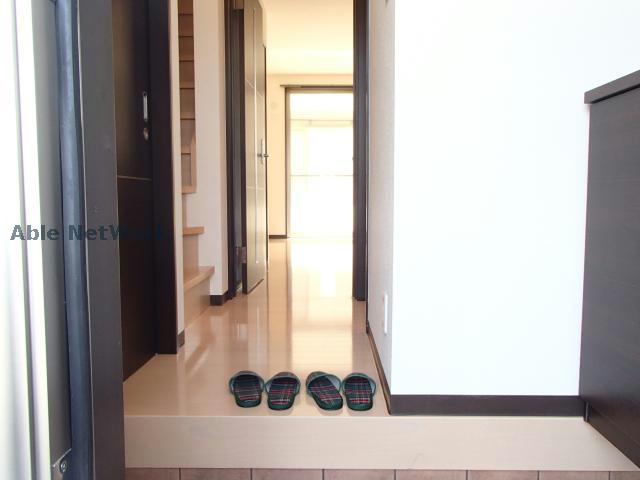 玄関　※同物件別部屋の写真です。
