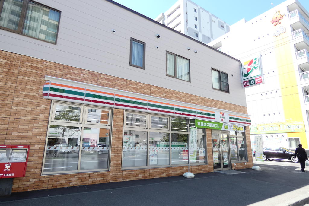 コンビニ　セブンイレブン札幌南4条東店（コンビニ）まで350m